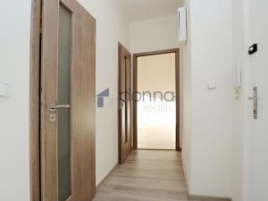 Pronájem bytu 2+kk, Praha, Na Petřinách, 46 m2