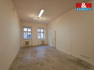 Pronájem obchodního prostoru, Valašské Meziříčí, Náměstí, 32 m2