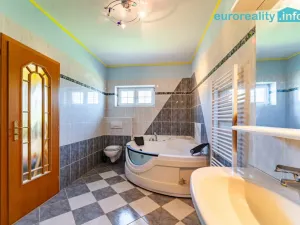 Prodej rodinného domu, Aš, Březová, 210 m2