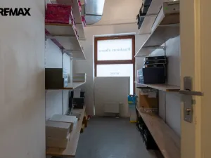 Prodej obchodního prostoru, Karlovy Vary, Zámecký vrch, 30 m2