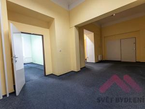 Pronájem kanceláře, Praha - Karlín, Peckova, 212 m2