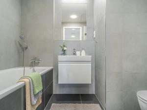 Pronájem bytu 2+kk, Praha - Prosek, Litoměřická, 54 m2