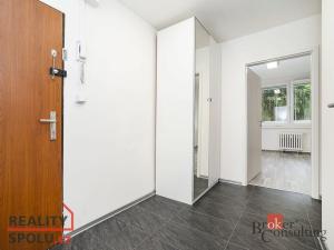 Pronájem bytu 2+kk, Praha - Karlín, U Sluncové, 40 m2