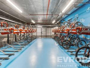 Pronájem kanceláře, Praha - Holešovice, Plynární, 171 m2