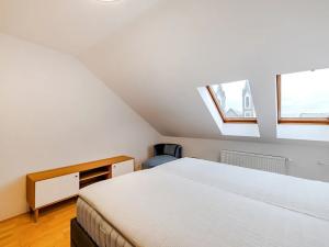 Pronájem bytu 3+kk, Praha - Karlín, Pernerova, 100 m2