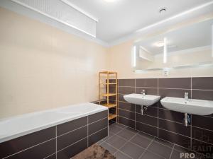 Prodej bytu 3+kk, Hradec Králové, Antonína Petrofa, 103 m2