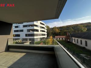 Pronájem bytu 2+kk, Praha - Karlín, U Sluncové, 56 m2