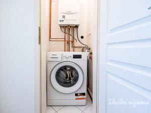 Pronájem bytu 1+kk, Praha - Žižkov, Rokycanova, 41 m2