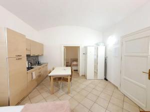 Pronájem bytu 2+kk, Praha - Nové Město, Ostrovní, 30 m2