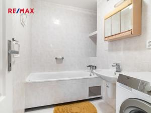 Prodej bytu 3+1, Praha - Horní Počernice, Komárovská, 67 m2