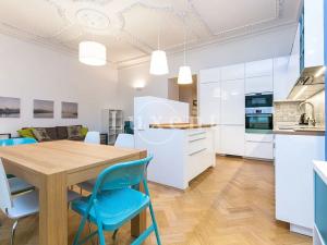 Pronájem bytu 2+kk, Praha - Nové Město, Soukenická, 66 m2