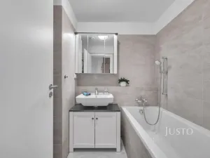 Prodej bytu 2+kk, Praha, U konečné, 61 m2