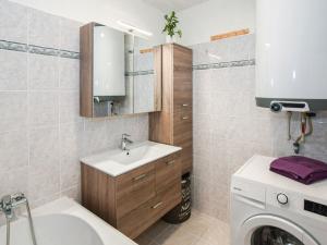 Prodej bytu 3+kk, Veleň, U Sluh, 77 m2