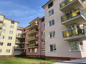 Pronájem bytu 1+kk, Praha - Horní Měcholupy, Padovská, 41 m2