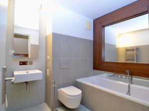 Prodej kanceláře, Praha - Karlín, Šaldova, 194 m2