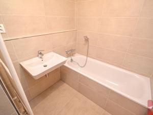 Pronájem bytu 2+kk, Praha - Modřany, Vrátnická, 63 m2