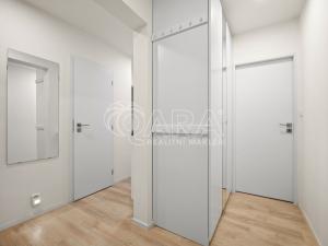 Pronájem bytu 3+1, Praha - Kobylisy, Střekovská, 64 m2