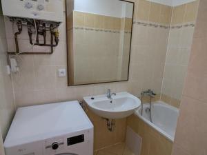 Pronájem bytu 2+kk, Praha - Vysočany, Pod strojírnami, 48 m2