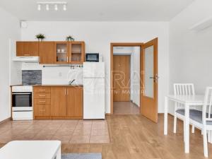 Pronájem bytu 1+kk, Praha - Kyje, Sicherova, 38 m2