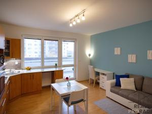 Pronájem bytu 2+kk, Olomouc, Novosadský dvůr, 51 m2