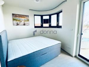 Pronájem bytu 2+kk, Praha, Křížová, 66 m2