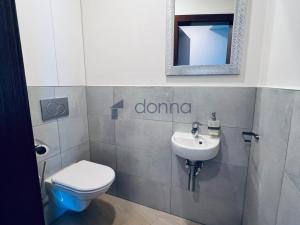 Pronájem bytu 2+kk, Praha, Křížová, 66 m2