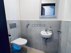 Pronájem bytu 2+kk, Praha, Křížová, 66 m2