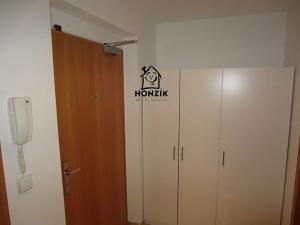 Pronájem bytu 1+kk, Praha - Zličín, Sazovická, 40 m2