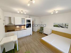 Pronájem bytu 1+kk, Praha, Pavla Beneše, 34 m2