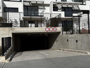 Pronájem garážového stání, Praha, 16 m2