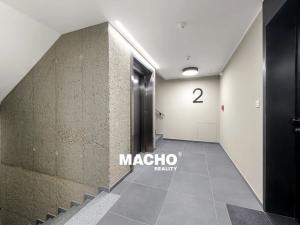 Pronájem bytu 1+kk, Praha, Bělehradská, 26 m2