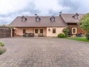 Prodej rodinného domu, Bříství, 375 m2