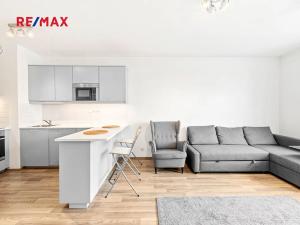 Prodej bytu 2+kk, Praha, V Háji, 58 m2