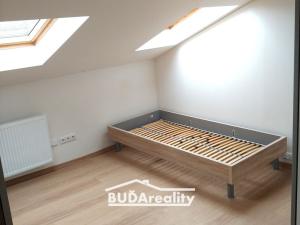 Pronájem bytu 1+kk, Zlín, Štefánikova, 28 m2