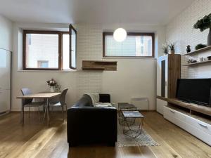 Pronájem bytu 1+kk, Praha - Vinohrady, Uruguayská, 38 m2