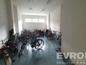 Pronájem bytu 1+kk, Pardubice - Polabiny, Bělehradská, 40 m2