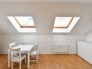 Pronájem bytu 2+kk, Praha - Vysočany, Zbuzkova, 44 m2