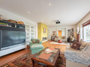 Pronájem vily, Statenice, U Školy, 364 m2