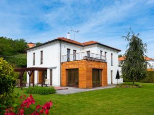 Pronájem vily, Statenice, U Školy, 364 m2