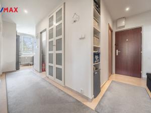 Prodej bytu 2+1, Praha - Kamýk, Zárubova, 54 m2