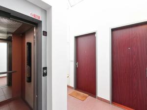 Pronájem bytu 1+kk, Praha - Podolí, Podolská, 26 m2