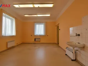 Prodej obchodního prostoru, Týniště nad Orlicí, Nádražní, 64 m2