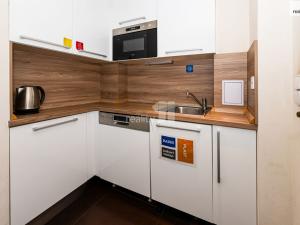 Pronájem kanceláře, Praha, Na dolinách, 200 m2