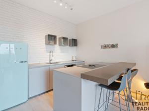 Pronájem bytu 2+kk, Praha - Holešovice, Sanderova, 65 m2