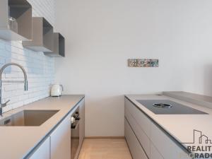 Pronájem bytu 2+kk, Praha - Holešovice, Sanderova, 65 m2