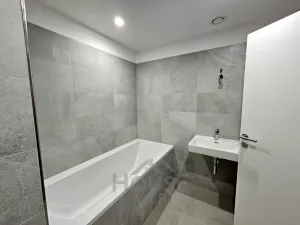 Prodej bytu 2+kk, Praha - Vysočany, Spojovací, 64 m2