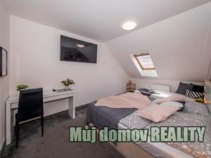 Pronájem bytu 2+kk, Praha - Smíchov, U Santošky, 50 m2