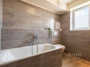 Pronájem bytu 2+kk, Uherské Hradiště, Jabloňová, 56 m2