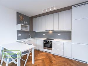 Pronájem bytu 2+kk, Praha, Huppnerova, 53 m2