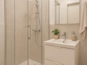 Prodej bytu 2+1, Praha - Suchdol, Kamýcká, 48 m2